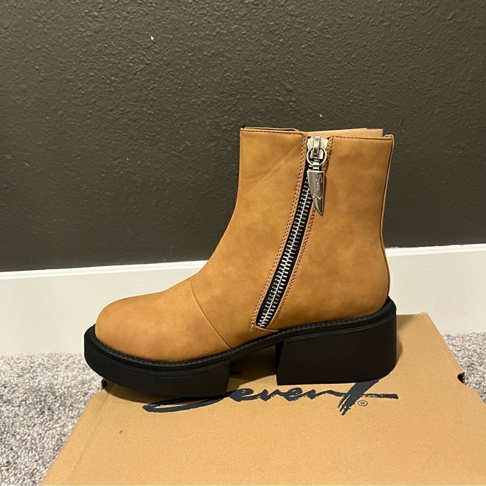 SEVEN7 Women's Vault Boots - Picture 7 of 13
